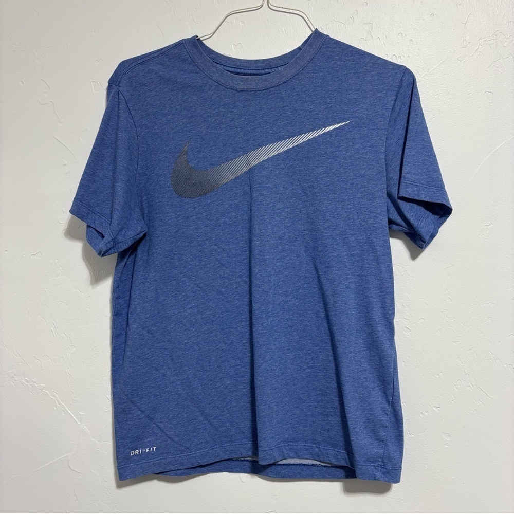 The Nike Tee Men's Small Dri Fit T Shirt Athletic Activewear Short Sleeve